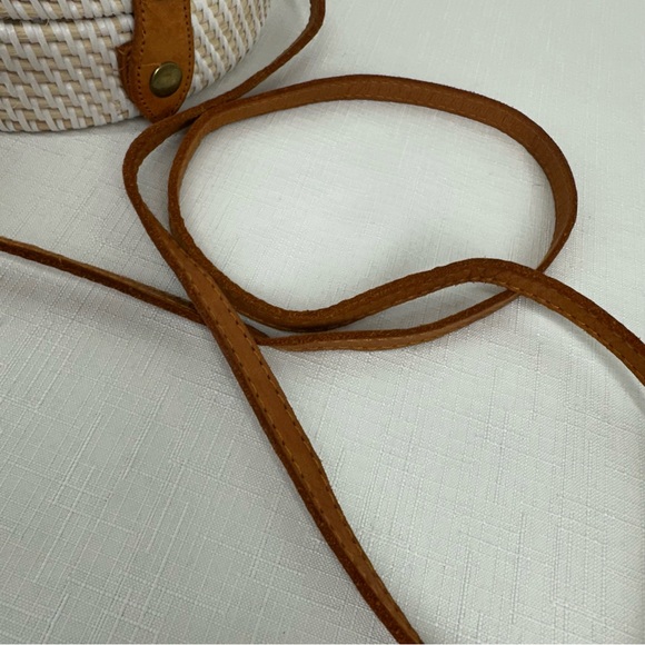 Unbranded White Round Wicker Straw & Leather Crossbody Bag Purse - Picture 10 of 12